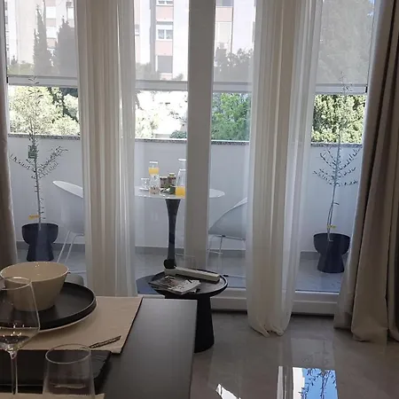 S&s Luxury With Balcony, 10 Minutes Walk To Old Town, Free Parking Appartement Zadar