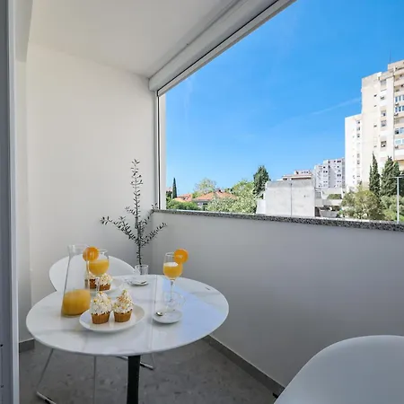 Appartement S&s Luxury With Balcony, 10 Minutes Walk To Old Town, Free Parking Zadar