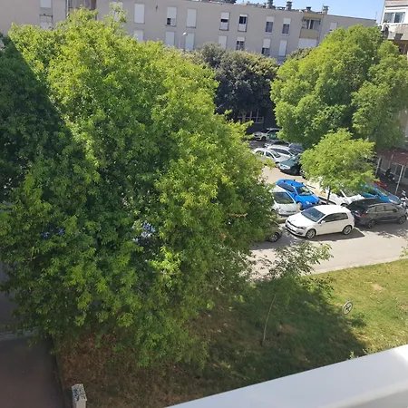 S&s Luxury With Balcony, 10 Minutes Walk To Old Town, Free Parking