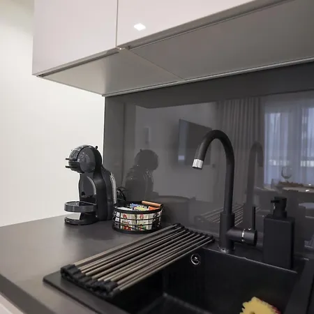 S&s Luxury With Balcony, 10 Minutes Walk To Old Town, Free Parking *