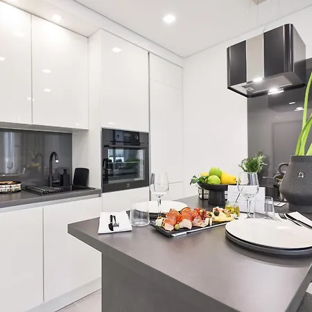 S&s Luxury With Balcony, 10 Minutes Walk To Old Town, Free Parking 扎达尔