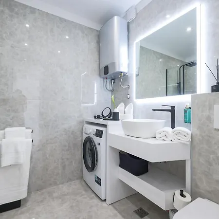 S&s Luxury With Balcony, 10 Minutes Walk To Old Town, Free Parking 扎达尔