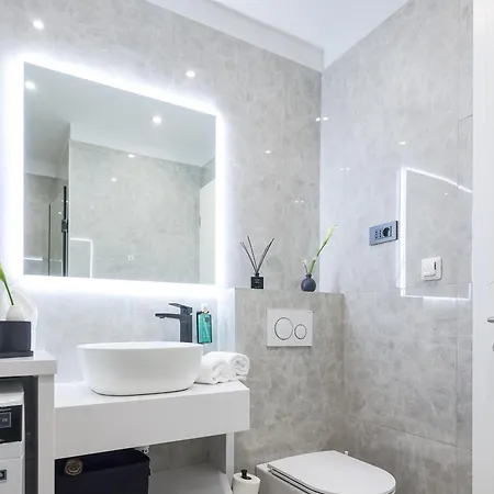 S&s Luxury With Balcony, 10 Minutes Walk To Old Town, Free Parking 扎达尔