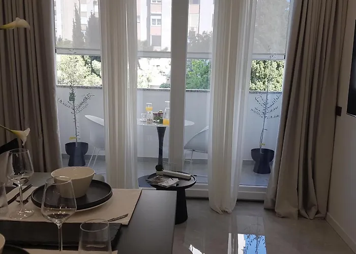 S&s Luxury With Balcony, 10 Minutes Walk To Old Town, Free Parking Appartement Zadar